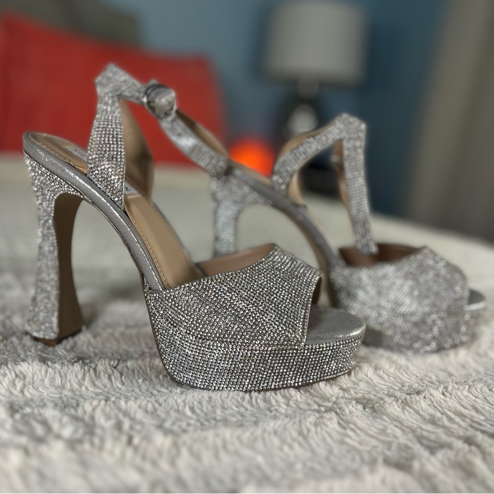 NEW Steve Madden Lightness Rhinestone Platform Heels size 9 NEW